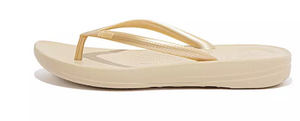 fitflop Women's IQUSHION Ergonomic Flip-Flops - Gold