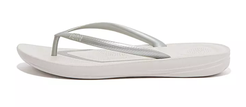 fitflop Women's IQUSHION Ergonomic Flip-Flops - Silver